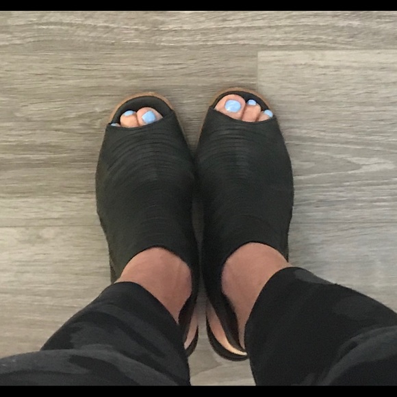 paul green cayanne leather peep toe sandal